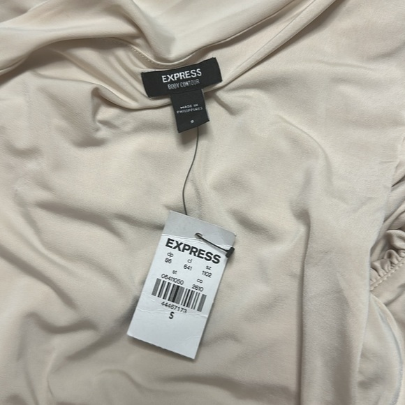 EXPRESS NWT ruched one shoulder crop top - Picture 9 of 9